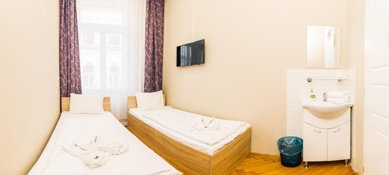 Centric Lifestyle Apartments Budapest Esterno foto