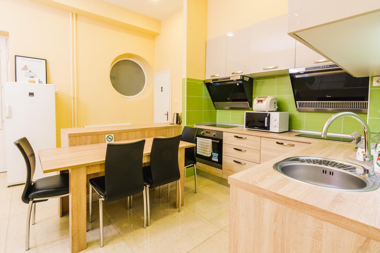 Centric Lifestyle Apartments Budapest Esterno foto